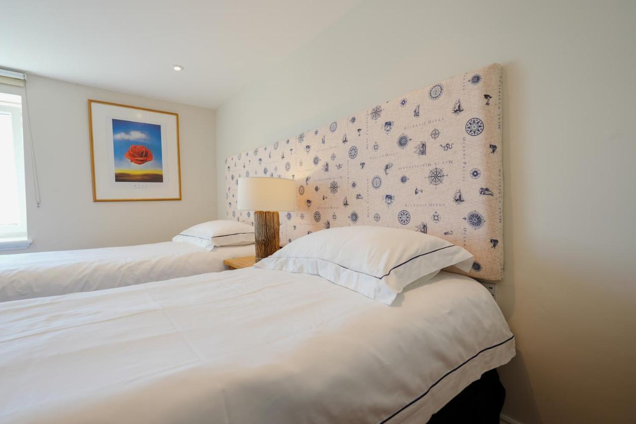 Holiday home Fleur De Sel - Upside Down With Spectacular View & Parking Brixham